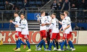 德甲德比生死斗:汉堡近期稳扎稳打保中游,圣保利低迷陷混战能否客场破局?