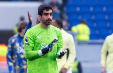 曼联确定免费签一新守门员,多名小妖压哨离队!新梅西半小时戴帽