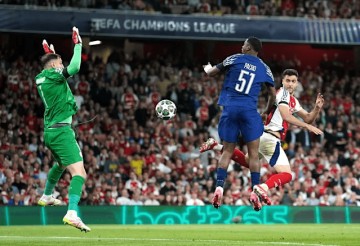 续约告急!多纳鲁马陷千万年薪僵局,皇马曼城磨刀霍霍