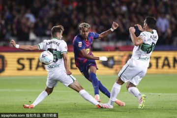 西甲-亚马尔破门拉什福德建功 巴萨3-1埃尔切仍落后5分