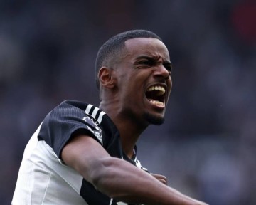 免税周薪60万英镑!曝25岁英超锋霸或加盟沙特,利物浦无缘伊萨克