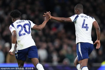 热刺球员困惑于弗兰克的战术调整:谁在掌控更衣室?