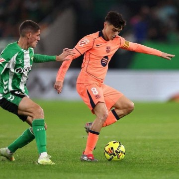 连进五球!巴萨5-3翻盘,悍将戴帽,西甲狂飙6连胜,稳住头名位置