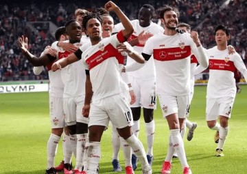 德甲焦点战：斯图加特火力全开，沃夫斯堡深陷保级泥潭谁能突围？