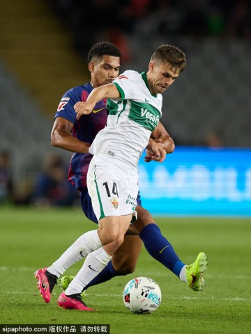 巴塞罗那逆转马德里竞技!奥尔莫关键进球助阵,西甲巅峰对决掀热潮