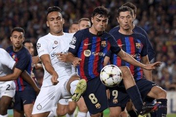 西甲巅峰对决:巴塞罗那VS马德里竞技——战术博弈与胜负天平的深度剖析