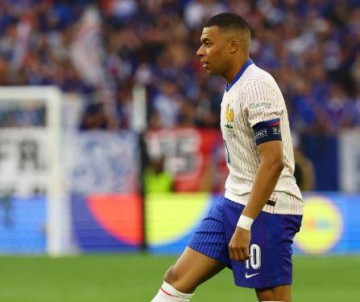 从球衣之争到公开致敬!姆巴佩一句“BIG7”,揭开皇马新双核的微妙羁绊